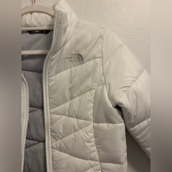 The North Face Girls White Puffer Jacket - Picture 3 of 7